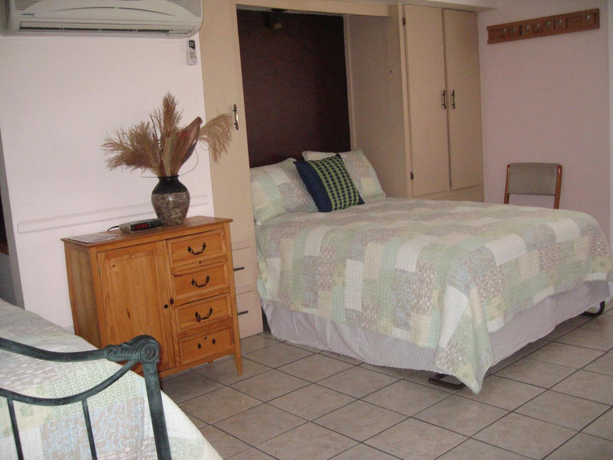 Mon Ami Bed And Breakfast ทูซอน ภายนอก รูปภาพ