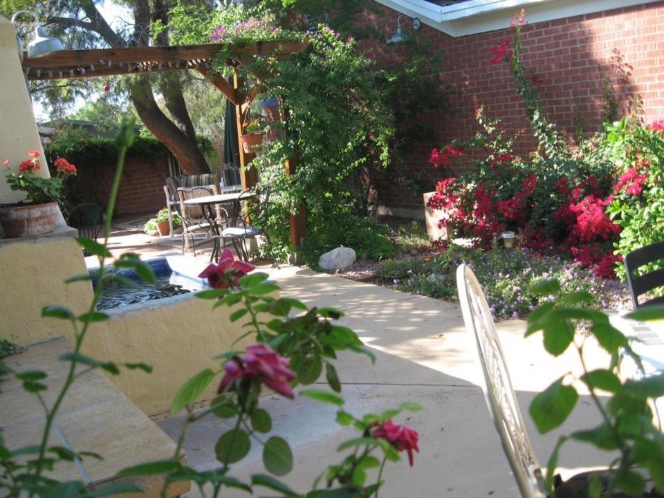 Mon Ami Bed And Breakfast ทูซอน ภายนอก รูปภาพ